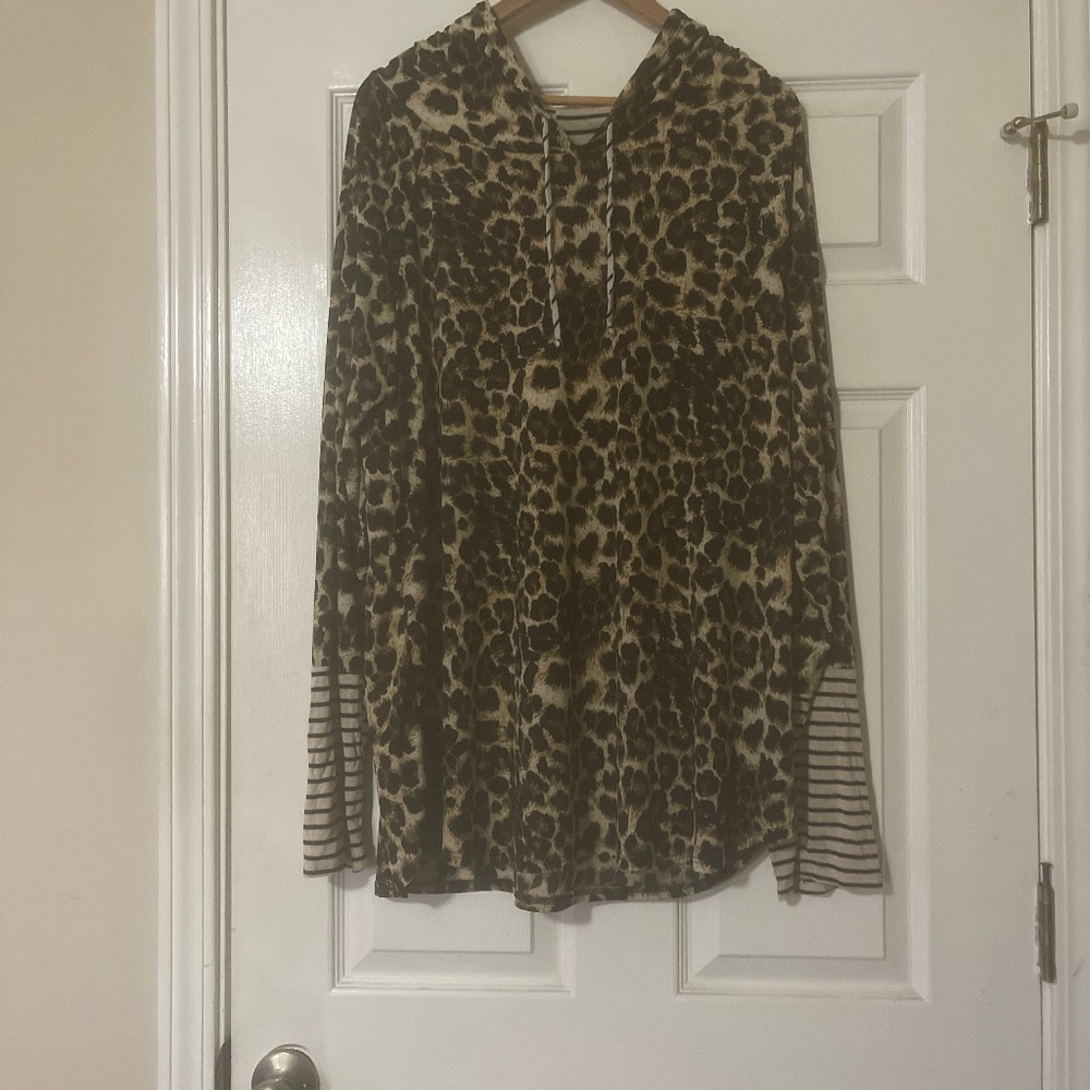 Hooded leopard top